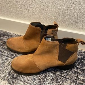 Sorel Emilie Chelsea Boot Youth size 5
